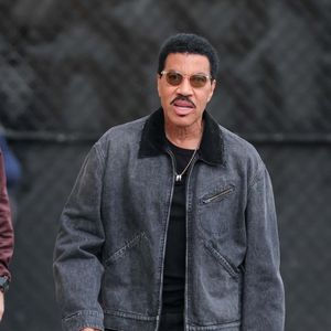 Lionel Richie se rend à l'émission de Jimmy Kimmel à Los Angeles. 

The ImageDirect / Bestimage