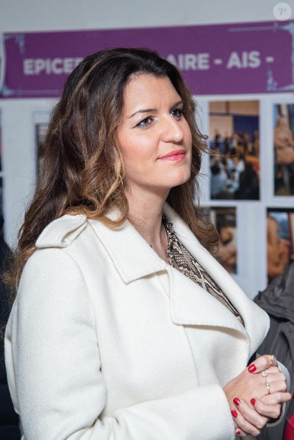 Marlène Schiappa, secrétaire d'Etat, chargée de l’Économie sociale et solidaire et de la Vie associative et le député Mathieu Lefèvre se rendent à l'association "Action Insertion Solidarité" à Champigny-sur-Marne, France, le 13 janvier 2023. © Baptiste Autissier/Panoramic/bestimage