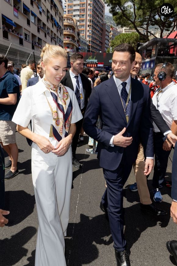 Jordan Bardella avec sa compagne la princesse Maria Carolina de Bourbon-Deux-Siciles assistent au Formula 1 Louis Vuitton Grand Prix de Monaco 2026 le 7 juin 2026. © Olivier Huitel/Pool Monaco/Bestimage