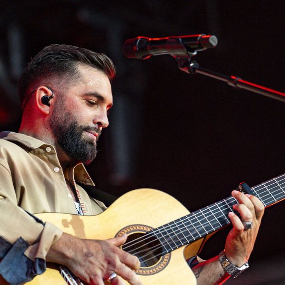 Kendji Girac en concert lors du festival de musique du Printemps de Perouges au Chateau de Saint-Maurice-de-Remens le 29 juin 2025. © Sandrine Thesillat / PsNewZ / Bestimage