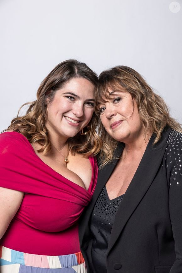 Exclusif - Charlotte Gaccio et sa mère Michèle Bernier - Studio - Enregistrement de l'émission "La chanson secrète", présentée par N.Aliagas et diffusée le 29 décembre sur TF1
© Guillaume Gaffiot-Cyril Moreau / Bestimage