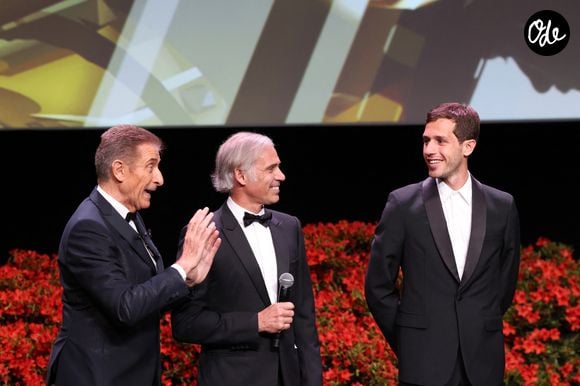 Ezio Greggio, Paul Belmondo et son fils Victor - Soirée de clôture du 20eme Monte Carlo Film Festival de la Comédie, au Grimaldi Forum à Monaco. Le 29 avril 2023. 
© Claudia Albuquerque / Bestimage