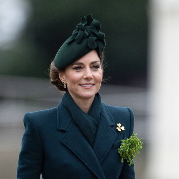 Un an plus tard, Kate Middleton semble prête à tourner la page...

Catherine (Kate) Middleton, princesse de Galles, colonel des Irish Guards, visite le régiment lors du défilé de la Saint-Patrick à la caserne Wellington de Londres. BESTIMAGE