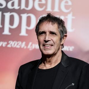 Julien Clerc au photocall de la cérémonie de remise du prix lumière de la 16ème édition du Festival Lumière à l'Amphithéâtre - Centre de Congrès à Lyon, France, le 18 octobre 2024. © Dominique Jacovides/Bestimage