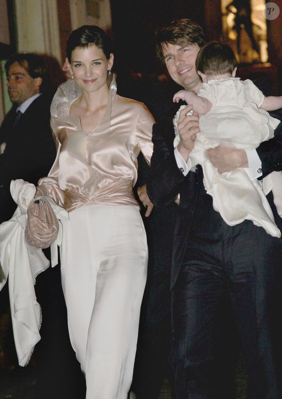 Tom Cruise et Katie Holmes avec la petite Suri arrivent à leur fête prénuptiale au restaurant 'NINO' à Rome, Italie, le 16 novembre 2006. Photo by ABACAPRESS.COM