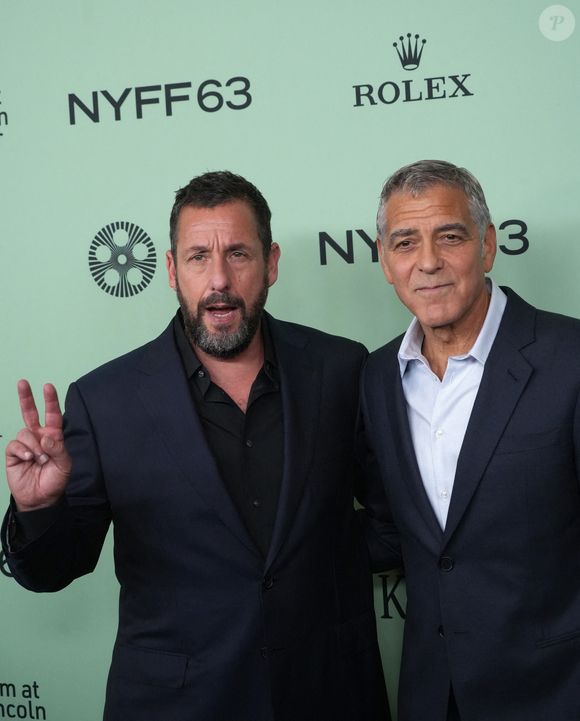 Adam Sandler et George Clooney assistent à la première sur le tapis rouge de « Jay Kelly » lors de la soirée d'ouverture du 63e Festival du film de New York. Alice Tully Hall, Lincoln Center, New York. 29 septembre 2025. Photo de © Sonia Moskowitz Gordon/ZUMA Press Wire