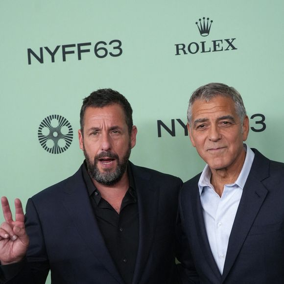 Adam Sandler et George Clooney assistent à la première sur le tapis rouge de « Jay Kelly » lors de la soirée d'ouverture du 63e Festival du film de New York. Alice Tully Hall, Lincoln Center, New York. 29 septembre 2025. Photo de © Sonia Moskowitz Gordon/ZUMA Press Wire