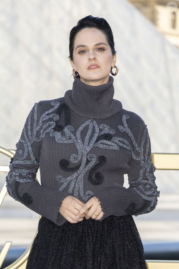 Info du 18/12/25 - L'actrice de 37 ans Noémie Merlant est enceinte de son premier enfant - Noémie Merlant au photocall du Défilé de mode Vuitton Collection Printemps-Été 2026 dans le cadre de la Fashion Week de Paris (PFW) dans la Cour Carrée du Louvre, à Paris, France, le 30 septembre 2025. © Olivier Borde/Bestimage