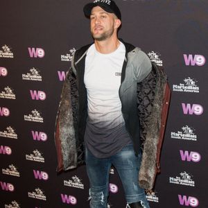 Son avocat, Me Margaux Mathieu, a affirmé au "Figaro" que Paga "conteste fermement toute forme d’agression ou de viol. Il est fondamental de préserver la sérénité des investigations en cours et de respecter la présomption d’innocence de mon client".

Paga lors de l'avant première de "Les Marseillais South America" au Gaumont Champs Elysees Marignan a Paris, France le 22 fevrier 2017. Photo de Nasser Berzane/ABACAPRESS.COM