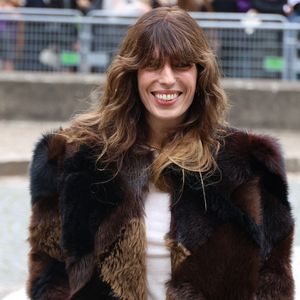 ou encore Lou Doillon

Lou Doillon aux arrivées du défilé Miu Miu Collection Femme Prêt-à-Porter Printemps/Eté 2026 lors de la Fashion Week de Paris (PFW), au Conseil Économique, social et environnemental, Palais d'lena, à Paris, France, le 6 octobre 2025. © Denis Guignebourg / Bestimage