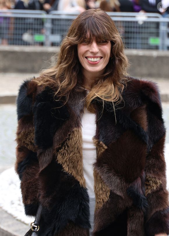 ou encore Lou Doillon

Lou Doillon aux arrivées du défilé Miu Miu Collection Femme Prêt-à-Porter Printemps/Eté 2026 lors de la Fashion Week de Paris (PFW), au Conseil Économique, social et environnemental, Palais d'lena, à Paris, France, le 6 octobre 2025. © Denis Guignebourg / Bestimage