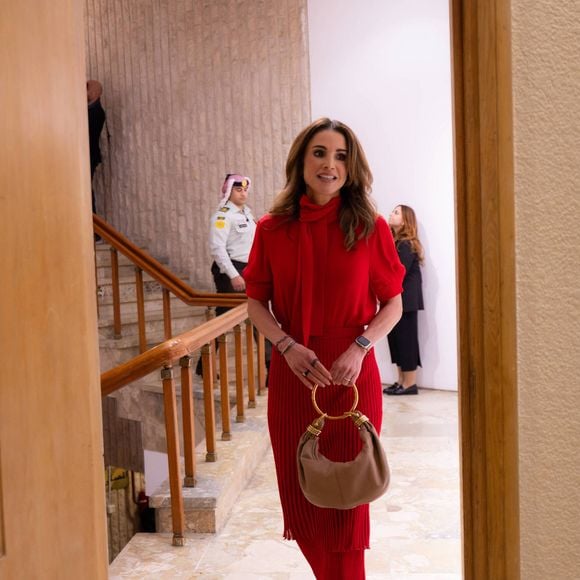 La reine Rania de Jordanie arrive à l'ouverture de la 20ème session du parlement à Amman le 18 novembre 2024. Dana Press / Bestimage