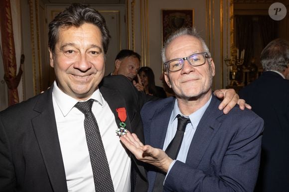Exclusif -  Laurent Gerra, Thierry Frémaux - Laurent Gerra reçoit la légion d’honneur de la part du grand chancelier F. Lecointre en présence de la première dame, B. Macron au Palais de la Légion d'honneur à Paris le 29 septembre 2025. © Cyril Moreau/Bestimage