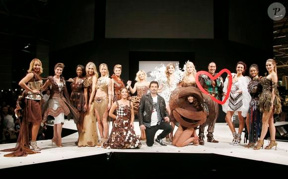 Le Salon du Chocolat et de la Pâtisserie revient pour une nouvelle édition. Estelle Mossely, Chloe Nabedian, Hapsatou Sy, Tonya Kinzinger, Romane Serda, Sandrine Arcizet, Priscilla Betti, Ellen Batelaan, Carine Galli, Laurent Maistret, Delphine Wespiser, Camille Lou, Dounia Coesens, Richard Orlinski, Silvia Notargiacomo - Défilé du 23ème Salon du Chocolat à la Porte de Versailles à Paris. © Christophe Aubert via Bestimage