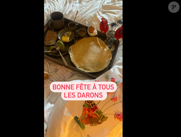 Il a été gâté pour la fête des Pères

Vianney, papa d'Edgar, a été gâté pour la fête des Pères. Photo publiée par le chanteur sur Instagram le 15 juin 2025.