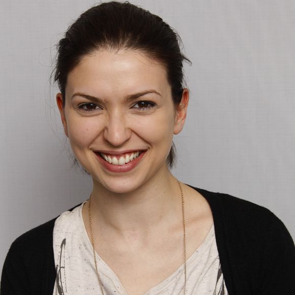 "Je me battrai personnellement pour que la lumière soit faite sur les agissements de cette société et de son représentant légal" a-t-elle confié.

Lucie Bernardoni à l'émission "On repeint la musique" à Paris, le 14 mars 2014.

Photo : JLPPA / Bestimage