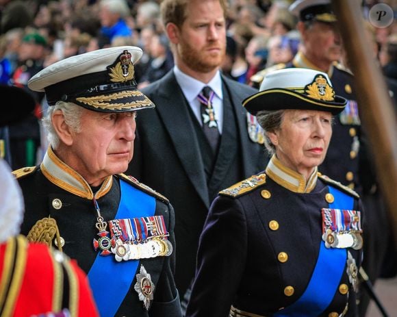Le roi Charles III d'Angleterre, Le prince Harry, duc de Sussex et La princesse Anne - Funérailles nationales de la reine Elizabeth II à Londres, Royaume Uni, le 19 septembre 2022. © Avalon/panoramic/Bestimage
