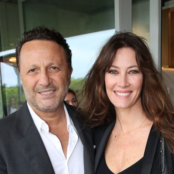 Cette dernière est aujourd'hui mariée à Arthur 

Arthur et Mareva Galanter au déjeuner de la finale Messieurs de France Télévision (jour 15) sur la terrasse de France Télévision lors des Internationaux de France de Tennis de Roland Garros 2022 à Paris. © Bertrand Rindoff/Bestimage