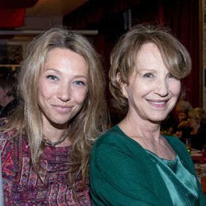 Selon l’AFP, l’actrice française Nathalie Baye est morte à l’âge de 77 ans vendredi soir à Paris, des suites d’une maladie à corps de Lewy (MCL), une affection neurodégénérative qui avait fortement dégradé son état de santé depuis l’été dernier. 

Naissance - Laura Smet est maman d'un petit garçon - Semi-Exclusif - No Web - Laura Smet et sa mère Nathalie Baye - Soirée en l'honneur de Nathalie Baye, organisée par Louis Michel Colla, à La Chope des Puces, restaurant mythique de Marcel Campion à Saint-Ouen. Le 30 avril 2018
© Cyril Moreau / Bestimage