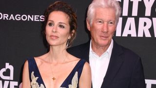 Etang, chalet d'invités, cascade... Richard Gere a tout quitté et a vendu son domaine de 13 hectares par amour pour sa femme Alejandra