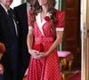 La princesse portait une nouvelle tenue de sa garde robe : une superbe robe rouge à imprimés blancs en forme de cœurs, de la marque Rodarte.

La princesse de Galles lors d'une réception organisée par Cancer Research UK à l'occasion du 125e anniversaire de l'organisation caritative, au St James's Palace, à Londres. 

©Bestimage