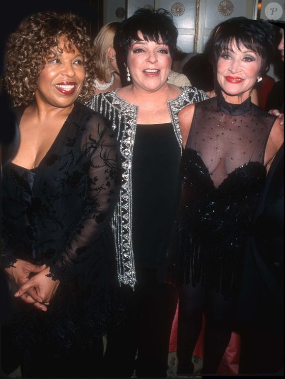 New York, NY - Roberta Flack, l'emblématique chanteuse de R&B connue pour des succès comme « Killing Me Softly With His Song » et « The First Time Ever I Saw Your Face », est décédée à l'âge de 88 ans. (Backgrid USA / Bestimage).