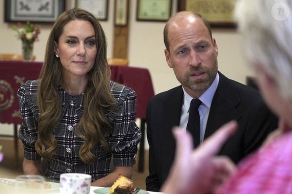 Le Prince et la Princesse de Galles n'ont donc pas pu s'entretenir avec le duc de Sussex. 

 lors d'une visite au National Federation of Women's Institute (WI) à Sunningdale, Berkshire, Royaume-Uni, le 8 septembre 2025, à l'occasion du troisième anniversaire de la mort de la Reine Elizabeth II. © Grant Alastair/PA Photos/ABACA