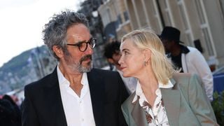 Emmanuelle Béart célèbre ses huit ans de mariage avec Frédéric Chaudier : une photo très spéciale partagée pour l'occasion