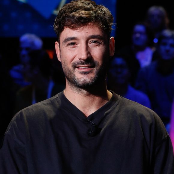 Fier de son fils aîné, il a conclu : "Il est hyper autonome. Mon fils il est hyper en avance, c’est incroyable."

Jérémy Frérot à l'enregistrement de l'émission "La Boîte à Secrets N°20" dans les studios de la Cité du Cinéma à Saint-Denis, présentée par F.Bollaert et diffusée le 10 janvier sur France 3.

© Christophe Clovis / Bestimage