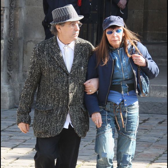 En France, à Paris, Areski Belkacem et sa femme Brigitte Fontaine lors des obsèques d'Alain Bashung dans l'église de Saint-Germain-des-Prés. Le 20 mars 2009. © Jean-Jacques Descamps via Bestimage