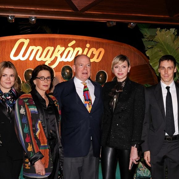 Mélanie-Antoinette de Massy, Camille Gottlieb, la princesse Stéphanie, le prince Albert II de Monaco, la princesse Charlene, Louis Ducruet et sa femme Marie lors de l’inauguration du restaurant Amazonico Monte-Carlo à Monaco le 4 avril 2024
© Claudia Albuquerque / Bestimage