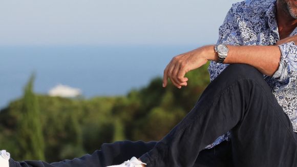 "Je voulais que chaque pièce ait une vue sur le jardin" : Bernard Montiel propriétaire d'une maison située dans l'un des villages les plus prestigieux de France