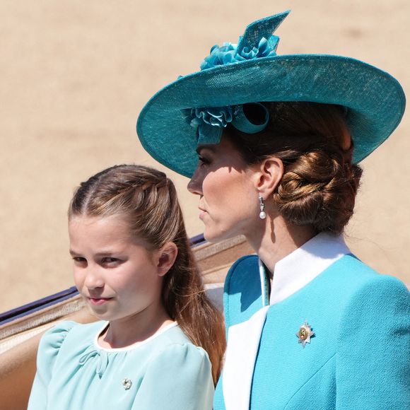 Kate et Charlotte, un parfait match à Trooping the Colour 

La princesse Charlotte et la princesse de Galles arrivent à la cérémonie de la montée des couleurs à Horse Guards Parade, au centre de Londres, pour célébrer l'anniversaire officiel du roi Charles III. . Photo by Jonathan Brady/PA Wire/ABACAPRESS.COM