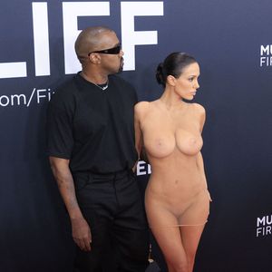 Kanye West et sa femme Bianca Censori lors de la 67e cérémonie des Grammy Awards qui s'est tenue à la Crypto.com Arena à Los Angeles, Californie, le dimanche 2 février 2025. JAVIER ROJAS/PI : © Zuma Press / Bestimage