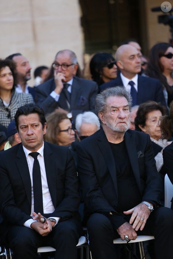 Laurent Gerra a déclaré : "La bête est solide"

Laurent Gerra, Eddy Mitchell lors de la cérémonie d'hommage national en l'honneur du chanteur franco-arménien Charles Aznavour, l'une des plus célèbres stars françaises, décédé à l'âge de 94 ans, dans la cour de l'Hôtel National des Invalides à Paris, France, le 5 octobre 2018. Photo by Hamilton/pool/ABACAPRESS.COM