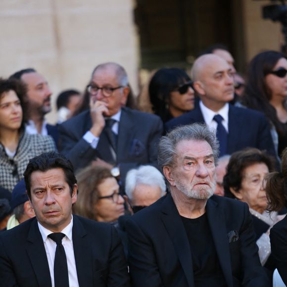 Laurent Gerra a déclaré : "La bête est solide"

Laurent Gerra, Eddy Mitchell lors de la cérémonie d'hommage national en l'honneur du chanteur franco-arménien Charles Aznavour, l'une des plus célèbres stars françaises, décédé à l'âge de 94 ans, dans la cour de l'Hôtel National des Invalides à Paris, France, le 5 octobre 2018. Photo by Hamilton/pool/ABACAPRESS.COM