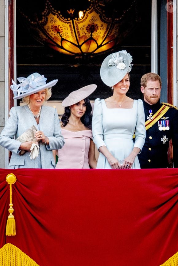 Un anniversaire qu'elle passera sûrement en famille 

Camilla Parker Bowles, duchesse de Cornouailles, Kate Catherine Middleton, duchesse de Cambridge, le prince Harry, duc de Sussex et Meghan Markle, duchesse de Sussex - Les membres de la famille royale britannique lors du rassemblement militaire "Trooping the Colour"  (le "salut aux couleurs"), célébrant l'anniversaire officiel du souverain britannique. Cette parade a lieu à Horse Guards Parade, chaque année au cours du deuxième samedi du mois de juin. Londres, le 9 juin 2018. Action Press / Bestimage