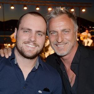Si le nom de Ginola évoque immédiatement le football, Andrea, le fils de David et Coraline, a choisi une autre voie. À 34 ans, il a préféré délaisser le ballon rond pour une autre discipline.

David Ginola avec son fils Andréa à la soirée annuelle tropézienne organisée par Marcel Campion au restaurant "La Bouillabaisse Plage".

© Rachid Bellak/Bestimage