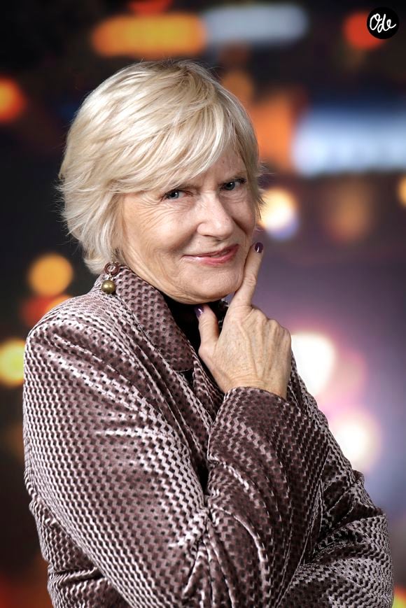 Même si elle ne souhaite plus vraiment revenir à la télévision, elle rêve encore de monter un jour sur scène.

Portrait de Catherine Ceylac à Paris, le 16 décembre 2022. © Cédric Perrin/Bestimage