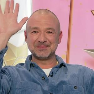 Marie-Ange Nardi et Alexandre Devoise sur le plateau de "Téléshopping" pour le dernier numéro