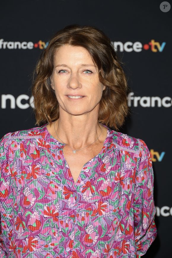 Carole Gaessler au photocall pour la conférence de presse de rentrée de France TV à la Grande Halle de la Villette à Paris, France, le 11 juillet 2023. © Coadic Guirec/Bestimage