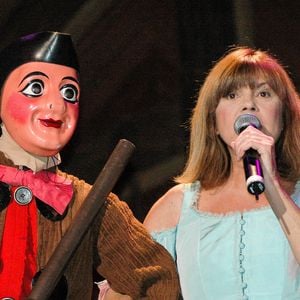 Chantal Goya en concert au Palais Des Congres de Paris en 2004. Photo par POTIN/APS-Medias/ABACAPRESS.COM