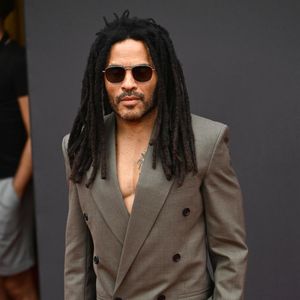 Le motif est sans appel : l'artiste est "toujours souffrant" et se retrouve par conséquent dans l'incapacité totale de se produire sur scène.

Lenny Kravitz à la première européenne du film Blink Twice à Londres le 19 août 2024.