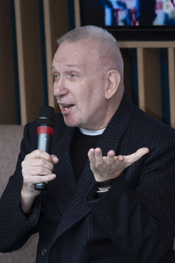 Une tragique perte qui a profondément affecté Jean-Paul Gaultier, devenu ambassadeur du Sidaction depuis

Jean-Paul Gaultier lors de la conférence de presse de son spectacle Fashion Freak Show au Théâtre Arcimboldi à Milan, le 6 mars 2024. 
© LaPresse / Panoramic / Bestimage
