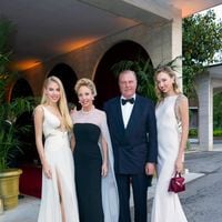 Maria Carolina, Maria Chiara Bourbon des Deux-Siciles et leurs parents brillent avec élégance lors du prestigieux Bal Dior organisé à Venise