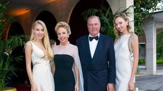Maria Carolina, Maria Chiara Bourbon des Deux-Siciles et leurs parents brillent avec élégance lors du prestigieux Bal Dior organisé à Venise