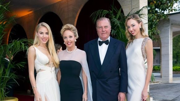 Maria Carolina, Maria Chiara Bourbon des Deux-Siciles et leurs parents brillent avec élégance lors du prestigieux Bal Dior organisé à Venise