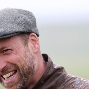 Il s'agit du Duché de Cornouailles dont il est à la tête depuis deux ans, après avoir succédé à son père Charles devenu roi.

William, Prince de Galles, connu sous le nom de Duc de Cornouailles lorsqu'il est en Cornouailles, lors d'une visite à Tor Bog, une zone de tourbière restaurée sur le Dartmoor, alors que le Duché de Cornouailles lance une nouvelle vision du paysage pour la lande. Date de la photo : jeudi 12 juin 2025. Chris Jackson/PA Wire.