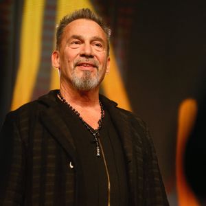 Toujours d'après "Normandie Paris" bien qu'il soit resté moins longtemps que prévu, Florent Pagny est arrivé dans l'après-midi le samedi.

Exclusif - Florent Pagny - Concert "Corsu Mezu Mezu" à la Défense Arena à Paris, France. Le 28 octobre 2023. © Christophe Clovis / Bestimage
