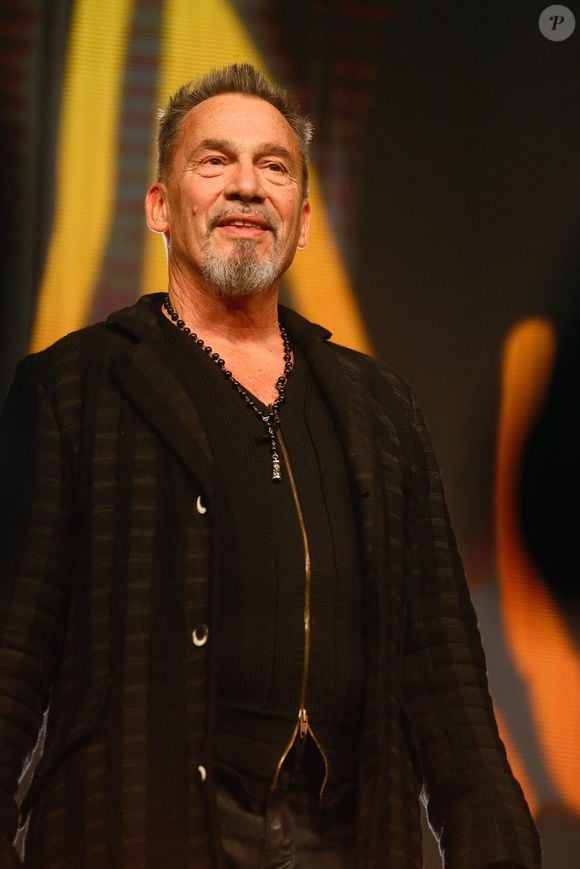 Toujours d'après "Normandie Paris" bien qu'il soit resté moins longtemps que prévu, Florent Pagny est arrivé dans l'après-midi le samedi. Exclusif - Florent Pagny - Concert "Corsu Mezu Mezu" à la Défense Arena à Paris, France. Le 28 octobre 2023. © Christophe Clovis / Bestimage